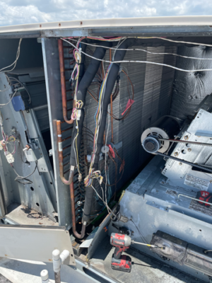 The Lennox® LCH156H4 rooftop unit with all-aluminum microchannel condenser coils.